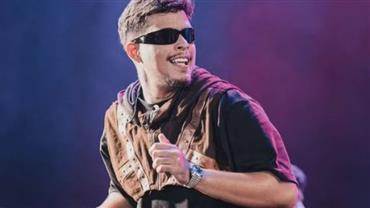 Ponto final! Felipe Amorim anuncia término de namoro com influenciadora