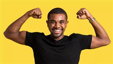 Davi Brito brinca com IA e confunde o pai ao aparecer vestido de papa: "Fake news, né?"