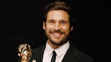 Nicolas Prattes é questionado sobre o tamanho de seu pênis: "Tem cerca de..."