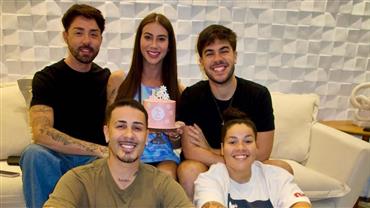 Apoline revela resultado de cirurgia na parte íntima para Carlinhos Maia e amigos e reações divertem a web