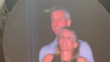 Após 'traição' durante show do Coldplay, esposa de ex-CEO se refugia em mansão avaliada em R$ 14 milhões