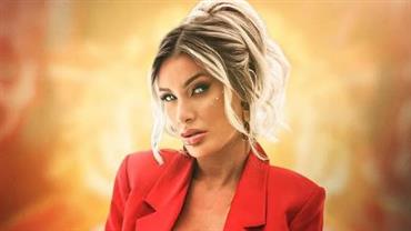 Andressa Urach retorna a Avenida após 13 anos como musa da Porto da Pedra