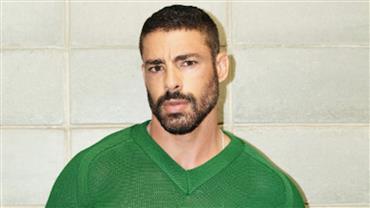 Cauã Reymond revela que tem inseguranças para flertar: "Não me acho tão gato assim"