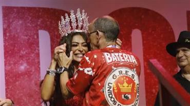 "A Viradouro me deu muito brilho", diz Juliana Paes após ser coroada como rainha da bateria