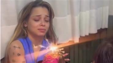 Kamylinha chora com ausência de Hytalo Santos durante aniversário de 18 anos: "Tem algo incompleto"