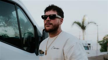 Ferrugem surpreende ao aparecer sem camisa após perder 45kg; veja antes e depois