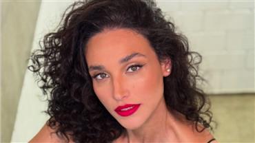 Débora Nascimento fala sobre intensidade de seus relacionamentos: "Sou emocionada"