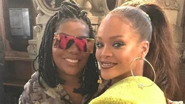 Ludmilla tieta Rihanna durante desfile em Paris