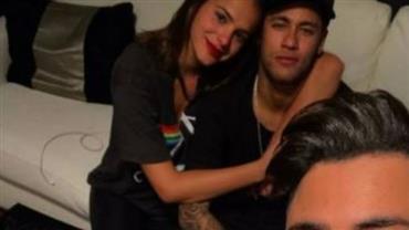 Neymar e Bruna Marquezine fazem festa com irmão de Cristiano Araújo