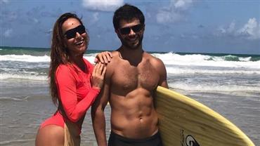 Sabrina Sato e Duda Nagle posam juntos em Maceió e esbanjam boa forma