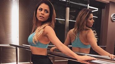 Lexa chama atenção com microshorts e "gordurinha" do bumbum em foto