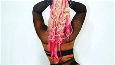 Mulher Filé mostra corpão de meia arrastão e intriga seguidor: "Que bunda é essa?"