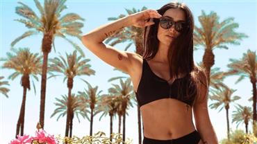 Thaila Ayala sensualiza de biquíni preto e exibe curvas na Califórnia
