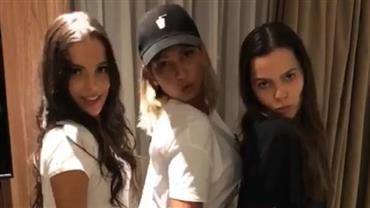 "Beijinho no ombro", diz Emilly após críticas em foto com Valesca Popozuda
