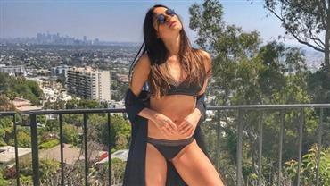 Thaila Ayala posa de biquíni e ostenta barriga sequinha em dia de sol