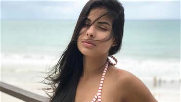 Munik Nunes curte brisa em foto de biquíni: "Aproveitando o solzinho"