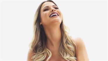 De topless, Andressa Suita mostra barrigão de grávida: "Felicidade define"