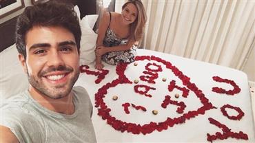 Juliano Laham e Juliana Paiva celebram 1º ano de namoro com declaração de amor
