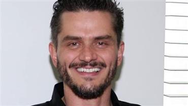 Ex-BBB Marcos Harter anuncia canal de entrevistas na internet sobre medicina