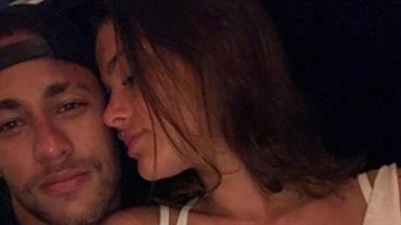 Neymar demonstra ansiedade para ver Bruna Marquezine: "Te esperando. Vem logo!"
