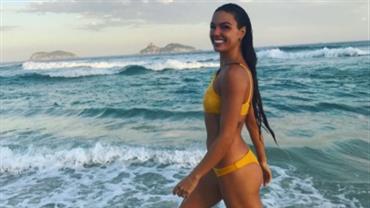 Isis Valverde é flagrada de biquíni e elogia 'paparazzi'