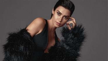 Thaila Ayala posa com body sexy e é comparada a Kim e Kendall Jenner