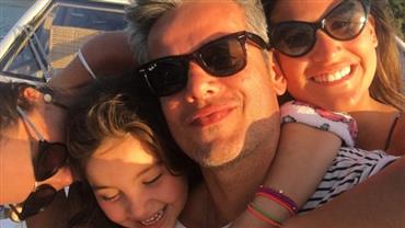 Otaviano Costa posta foto com a família e se declara: "Amo muito tudo isso"