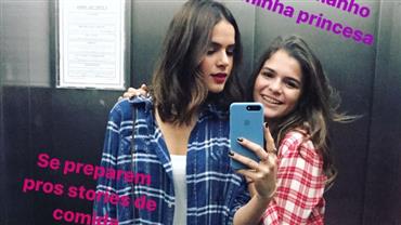 Solteira, Bruna Marquezine se diverte com a irmã em festa junina