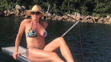 Aos 57 anos, Hortência Marcari hipnotiza fãs com foto de biquíni