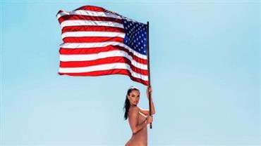 Nua com bandeira, Alessandra Ambrosio comemora independência dos EUA