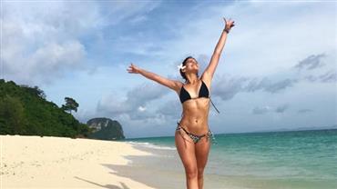 Isabella Santoni arranca elogios ao posar só de biquíni na Tailândia: "Que corpo!"