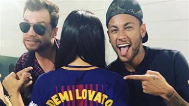 Demi Lovato posta nova foto com Neymar após troca de elogios na web