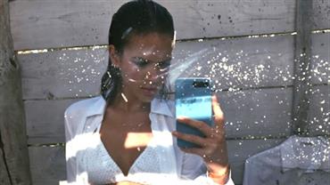 Bruna Marquezine provoca ao posar de biquíni branco em Saint-Tropez