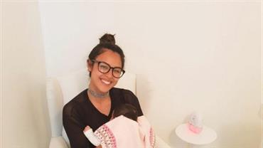 Yanna Lavigne leva filha para vacinar e fala sobre experiência : "Doeu muito mais na mamãe"