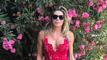 Daniella Cicarelli aparece de decote e vestido transparente no Instagram