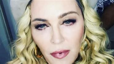 Madonna celebra aniversário de 59 anos e esquece letra de sua própria música