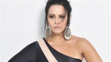 Aos 42 anos, Viviane Araújo exibe curvas irretocáveis em ensaio sexy