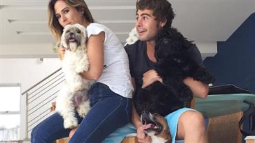 Rafael Vitti posta foto com Tatá Werneck e três cachorros: "Família"