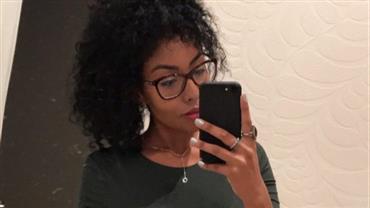 Minissaia de irmã de Gracyanne Barbosa rouba a cena em selfie sexy