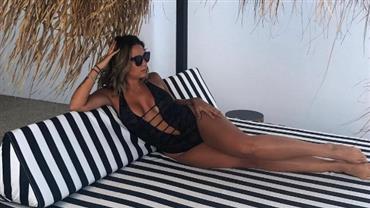 Ex de Neymar, Carol Dantas surpreende com foto sexy e decote revelador