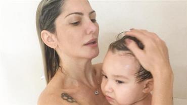 Antonia Fontenelle surpreende ao publicar foto nua após banho com o filho