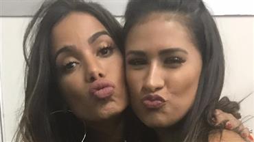 Anitta e Simone, da dupla com Simaria, capricham em foto com "biquinho"