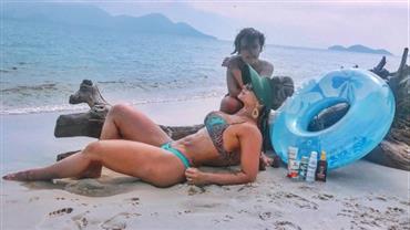 Kelly Key impressiona fãs ao exibir barriga trincadíssima na praia