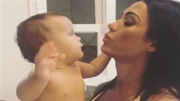 Gracyanne Barbosa curte netinha de Belo em vídeo e brinca: "Vovó fitness"