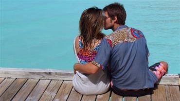 Tatá Werneck beija Rafael Vitti em foto romântica e fãs celebram: "lindos juntos"