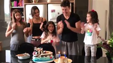 Rodrigo Faro comemora aniversário com a esposa e as filhas: "Minhas meninas"