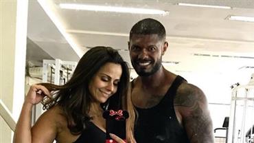 Viviane Araujo exibe curvas voluptuosas em academia e fã dispara: "Espetacular"