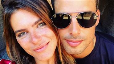 Mariana Goldfarb se declara para Cauã Reymond e rebate críticas sobre sua aparência