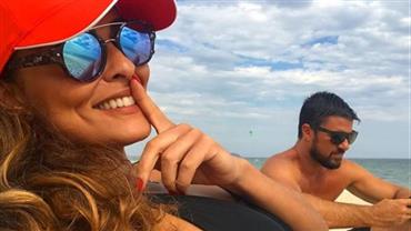 Juliana Paes esbanja bom humor ao atacar de paparazzi e "flagrar" o marido em foto