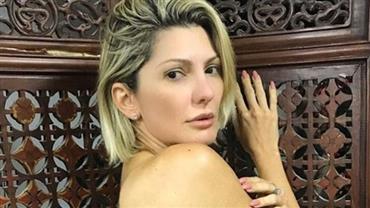 Antonia Fontenelle posa nua para mostrar suas novas tatuagens na web